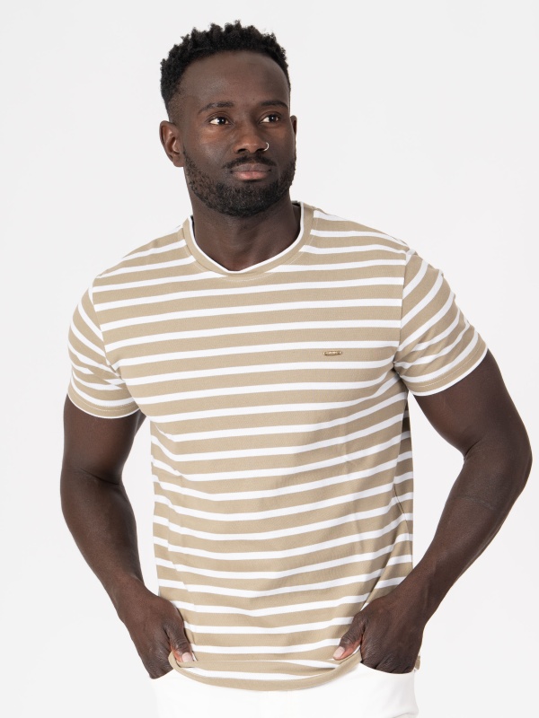 T-SHIRT SMK CHAPA DOURADA